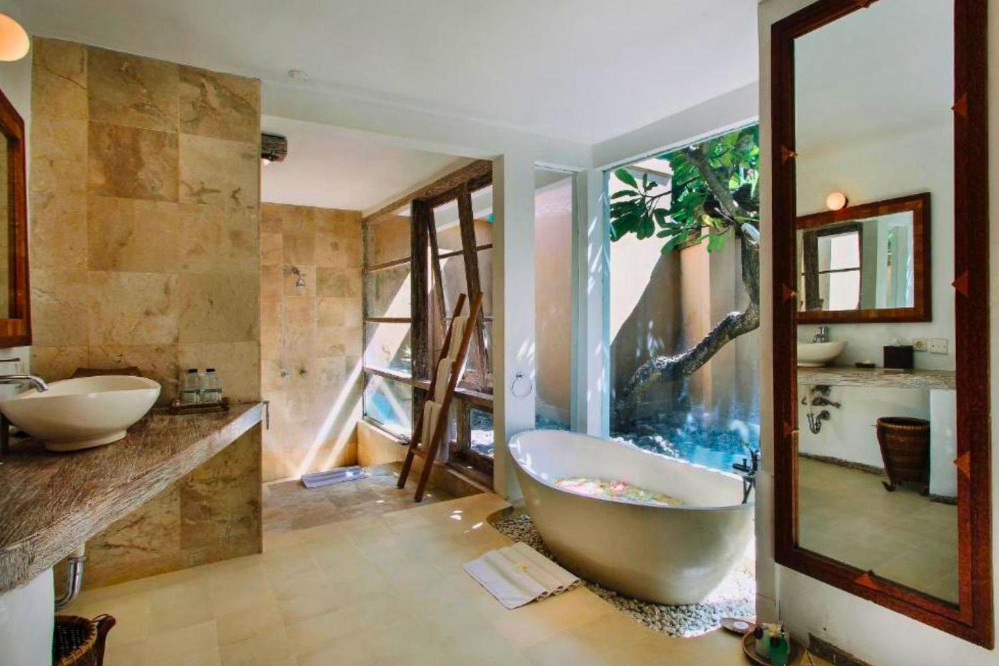 Villa Vanshika 1 Bedroom Garden Shared Pool Zn219 *